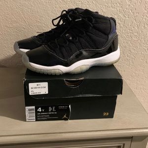 space jams size 4